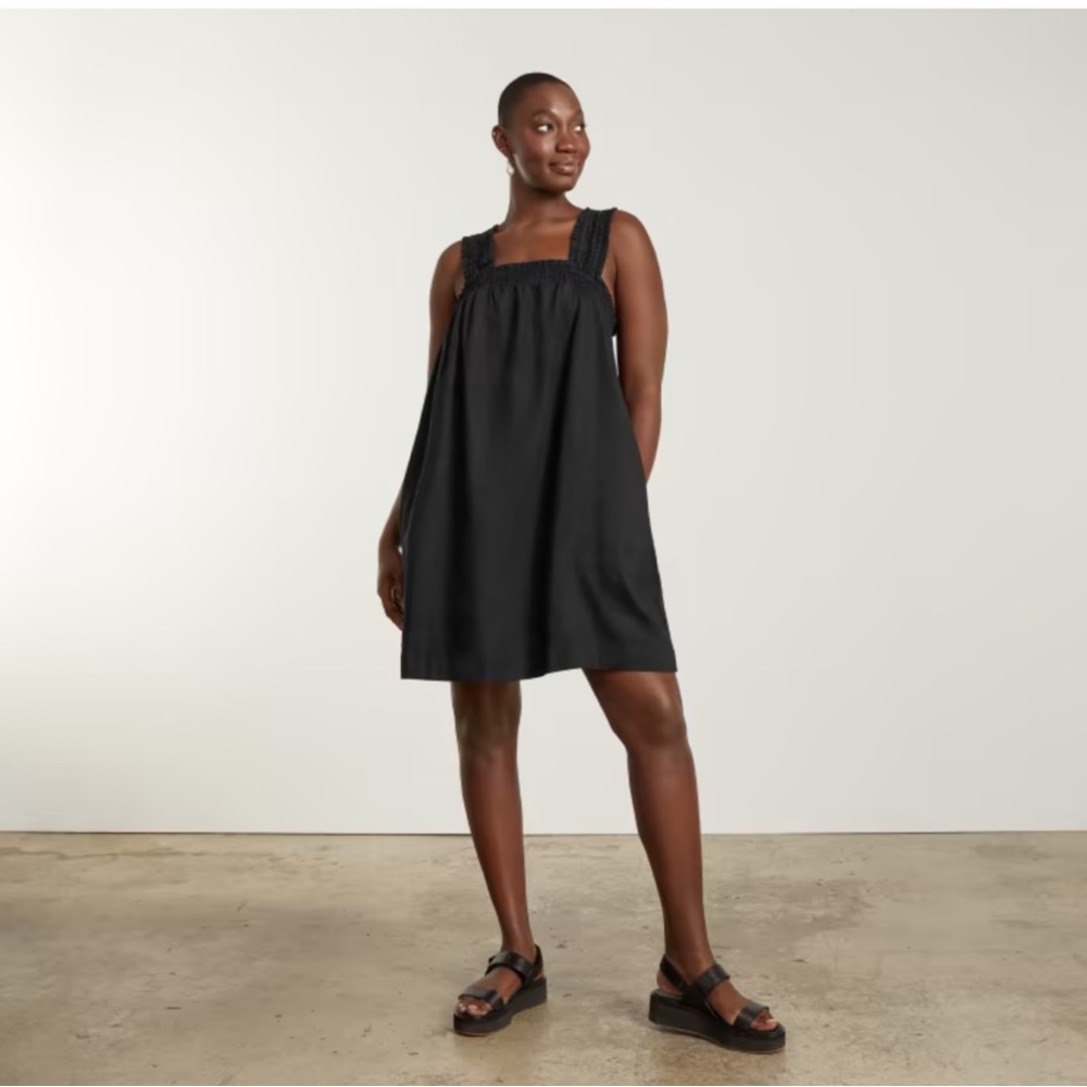 Everlane Smocked Linen Dress with pockets
Unworn, Black
